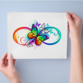 Helderheid met de regenboogvlinder flyer (Hand)