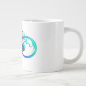 Helderheid met de regenboogvlinder grote koffiekop (Rechts)