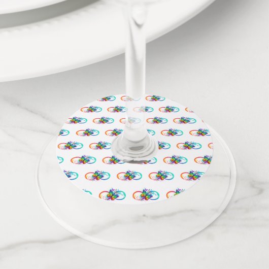 Helderheid met de regenboogvlinder wijnglaslabel (Dichtbij)