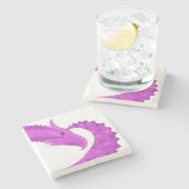 Helderheid paarse hartdraak op wit stenen onderzetter (Zijkant)