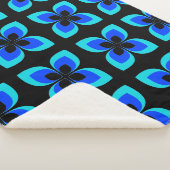 Helderheid van twee tinten blauw ventilatorpatroon sherpa deken (3/4)