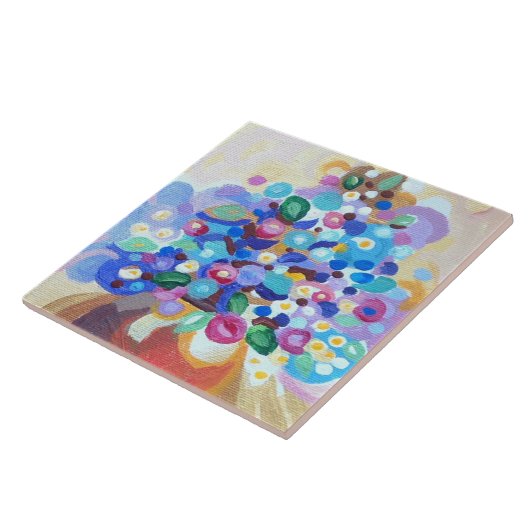 Helderheldere bloemen met een handbeschilderd uite tegeltje (Zijkant)