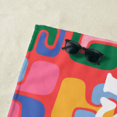 Helderkleurige Abstracte vormen Persoonlijke naam Strandlaken (In situ)