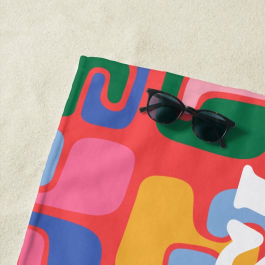 Helderkleurige Abstracte vormen Persoonlijke naam Strandlaken (In situ)