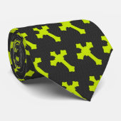 Helderneongeel gewas op een zwart weefsel stropdas (Opgerold)