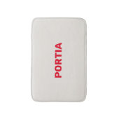 Helderrode aangepaste naam effen grijs badmat (Voorkant Verticaal)