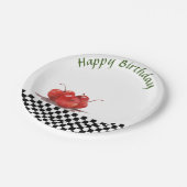 Helderrode kersen op een gecontroleerd tablet 2 papieren bordje (Gekanteld)