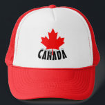 Helderrode Maple Leaf Canada Snow Capped Text Trucker Pet<br><div class="desc">Een groot, helder rood bladbladerontwerp voor Canada Dag, Dag van de Aarde, Dag van de Aarde, Dag, Vakantie of om het even welke dag, voor Canadezen, nieuwe Canadese burgers, toeristen en bezoekers aan Canada, iedereen die echt Canadees patriottisme en trots wil shows! Dit coole ontwerp is verkrijgbaar in verschillende stijlen...</div>