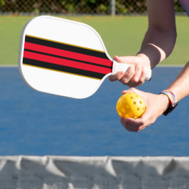 Helderrode zwarte verticale racestrepen op wit pickleball paddle