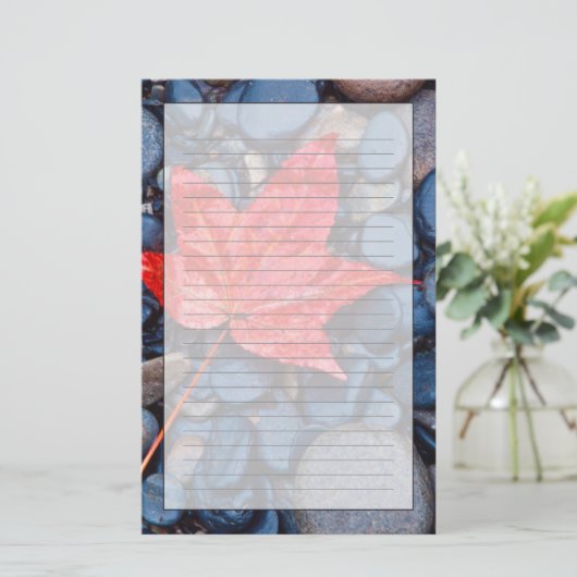 Helderrood Herfst Leaf Briefpapier (Staand voorkant)