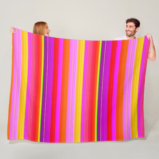 Helderrood paarse creative striped fleece deken (In situ)