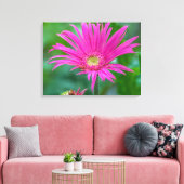 Helderroze bloem uitzicht canvas print (Insitu (Woonkamer))