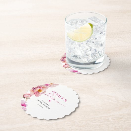 Helderroze bloemblaadjes en prosecco bruids kartonnen onderzetters (Insitu)