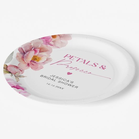 Helderroze bloemblaadjes en prosecco bruids papieren bordje (Gekanteld)