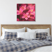 Helderroze bloemen canvas afdruk (Insitu (Slaapkamer))