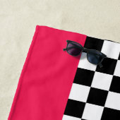 Helderroze en dambord strandlaken (In situ)