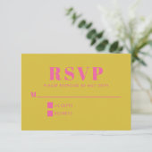 Helderroze en gele Typografie Modern Wedding RSVP Kaartje (Staand voorkant)