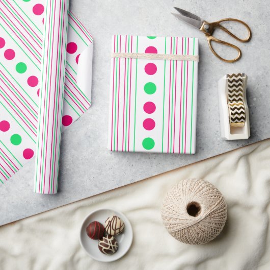 Helderroze en groene poka dots en stripes cadeaupapier (Crafts)