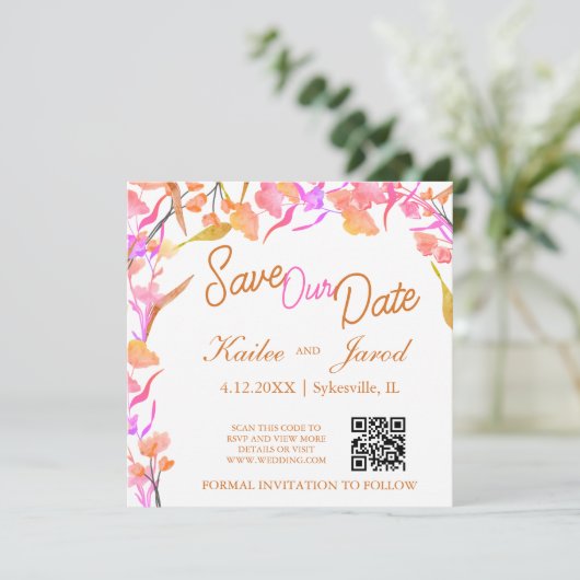 Helderroze en Oranje Wilde bloem QR-code Save The Date (Staand voorkant)