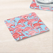 Helderroze lamingos op blauw 2 kartonnen onderzetters (Schuin)
