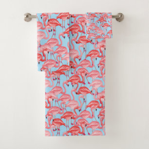 Helderroze lamingos op blauw bad handdoek