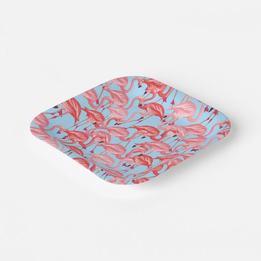 Helderroze lamingos op blauw papieren bordje (Gebogen)