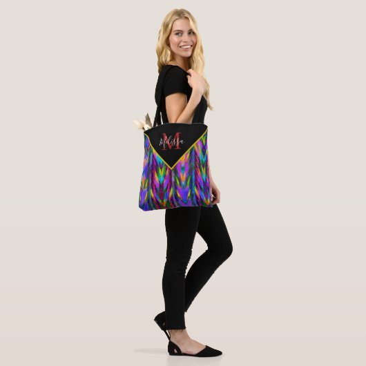 Heldertribaal chevron gepersonaliseerd tote bag (Op model)