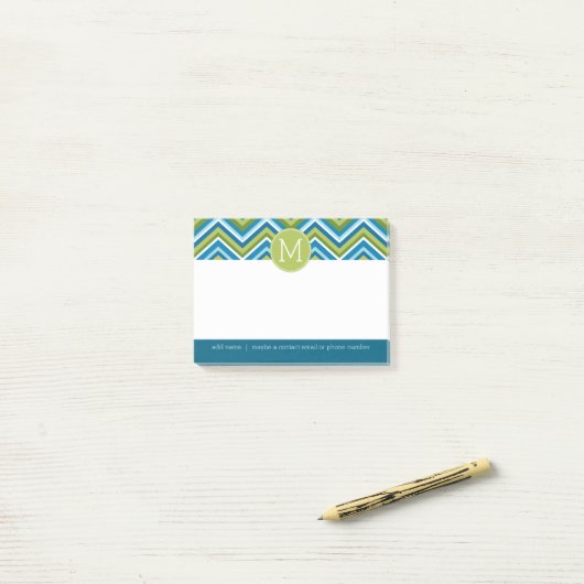 Hele Bright Chevron Pattern met aangepast monogram Post-it® Notes (Op bureau)