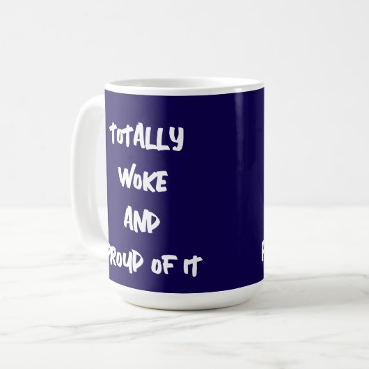 HELEMAAL WAKKER EN TROTS OP KOFFIEMOK (Voorkant links)