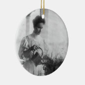 Helen Keller Watering Planten Portret Keramisch Ornament (Rechts)