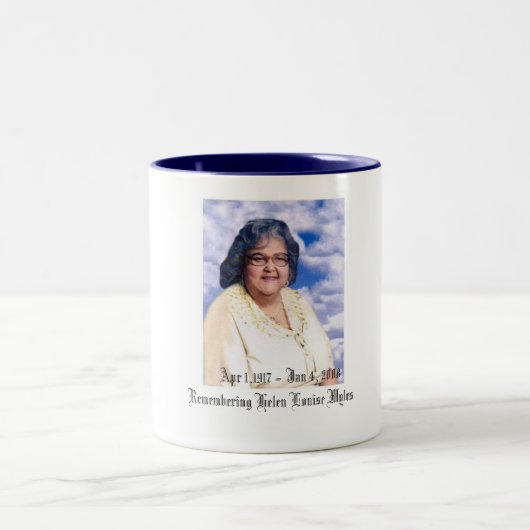 Helen Louise Myles Mok (Center)