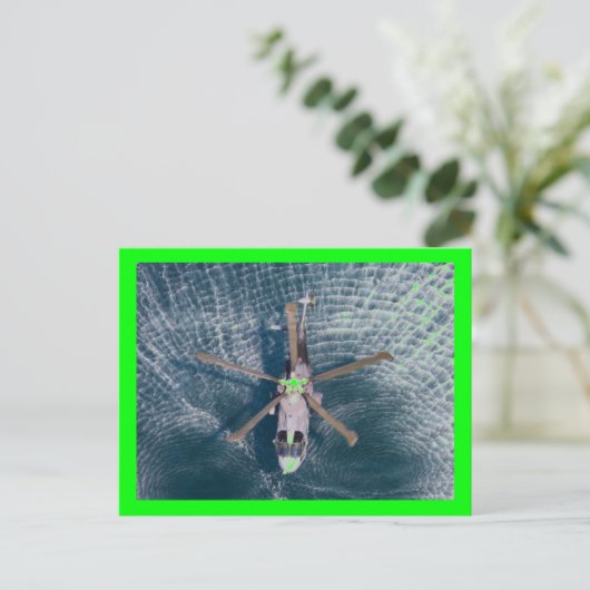 helikopter boven water briefkaart (Staand voorkant)