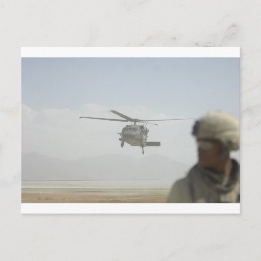 Helikopter haalt troepen op briefkaart (Voorkant)
