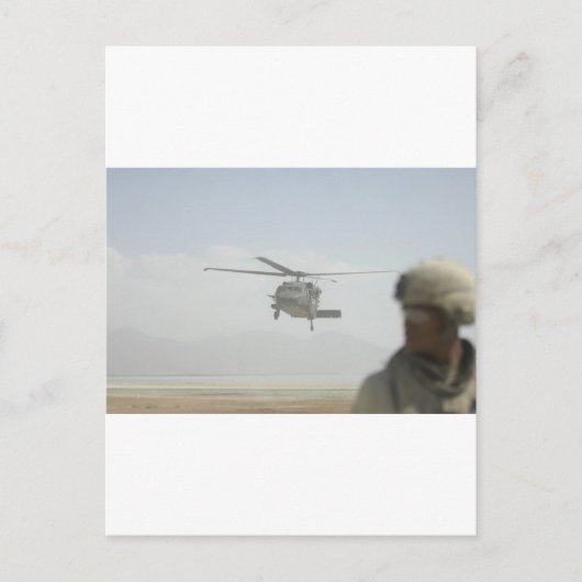 Helikopter haalt troepen op briefkaart (Voorkant)