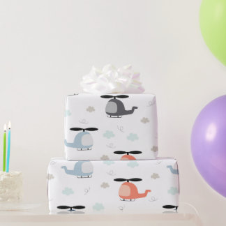 Helikopter zweeft in de lucht en met wolken cadeaupapier