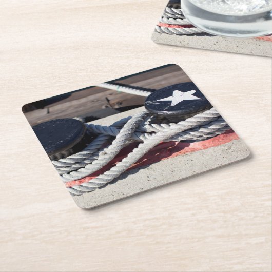 Helling verbonden met twee bollen kartonnen onderzetters (Schuin)