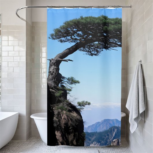 Helling verre dennenboom berglandschap douchegordijn