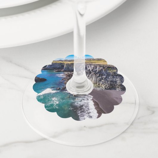 Hellnahraun Coast, IJsland Wijnglaslabel (Dichtbij)