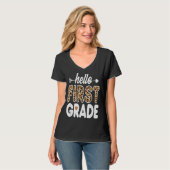 Hello 1st Grade Leopard Print First Grade Teacher T-shirt (Voorkant volledig)