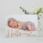 Hello Baby Photo Rose Gold Folie Uitnodiging (Staand Voorkant)