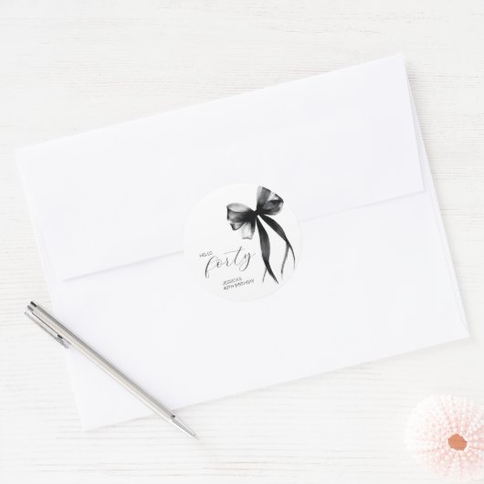 Hello Forty Elegant Script Bow 40th Birthday Party Ronde Sticker (Envelop)
