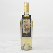 HELP IS HIER 'Text Gold Foil' op Black Flessenhanger (Op fles)