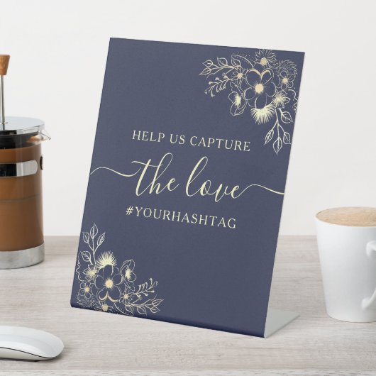 Help ons de liefdesbruiloft vast te leggen reclamebord met voetstuk (Insitu)