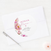 Helroze pioenroze bloemblaadjes en prosecco bruid ronde sticker (Envelop)