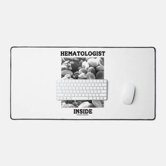 Hematologist in bloedcellen bureaumat (Keyboard & Muis)