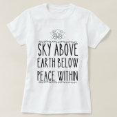hemel boven aarde onder vrede in grappige yoga t-shirt (Design voorkant)