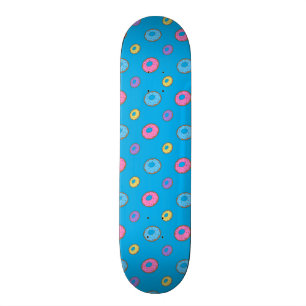 Hemelblauw donutiepatroon persoonlijk skateboard