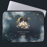 Hemelgouden zon, maan, sterren Lotus Night Sky Laptop Sleeve<br><div class="desc">Hemelgouden zon en maan,  lotus en sterren op een waterverf nachtelijke hemelachtergrond.</div>