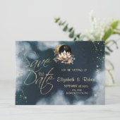 Hemelgouden zon, maan, sterren Lotus Night Sky Save The Date (Staand voorkant)