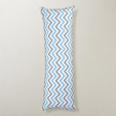 Hemelsblauw, donkergrijs wit groot Chevron ZigZag Lichaamskussen (Achterkant (Verticaal))